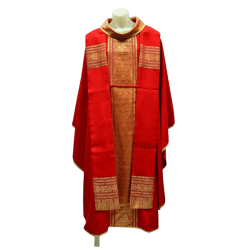 CHASUBLE WITH BRAID PLAIN BASE RED   